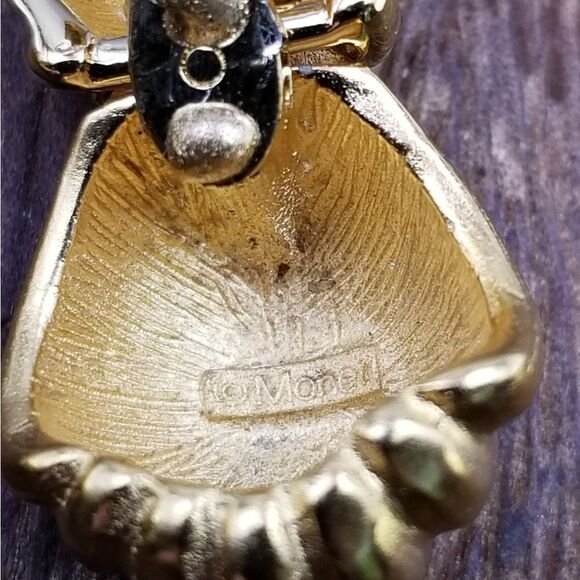 Vintage monet shell cast earrings gold plated E251 - Picture 4 of 4